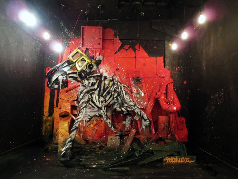 Impresionante el arte de la calle en forma de animales hechas totalmente de basura