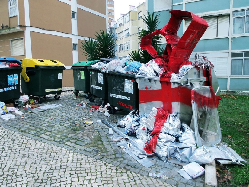 Impresionante el arte de la calle en forma de animales hechas totalmente de basura