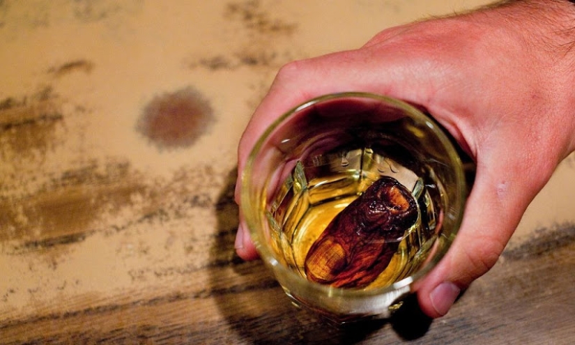 In the mouth of my feet: the glorious history of the Canadian club of alcoholics "Sour Finger» In the mouth of my feet: the glorious history of the Canadian club of alcoholics "Sour Finger»