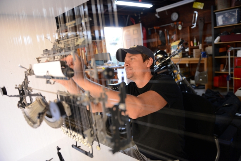 Incredible 'Exploded Circuits' of Mechanisms by Artist John Peralta