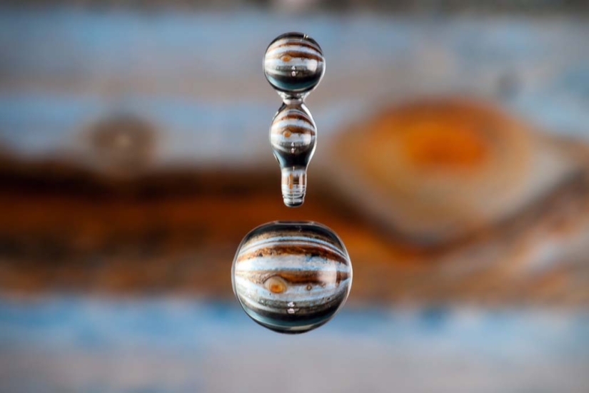Incredible reflections in a drop of water