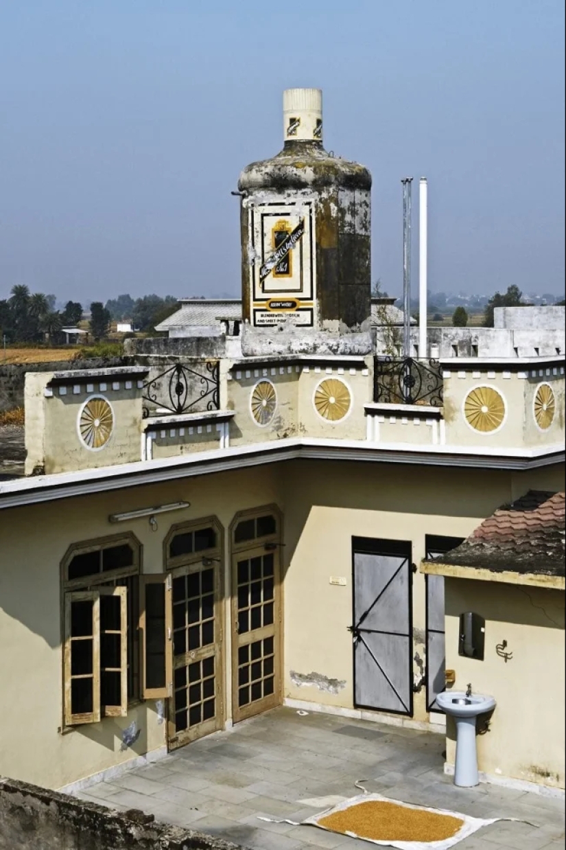 Incredible Rooftops of Punjab: Photographer Rajesh Vora Shows an Interesting Tradition