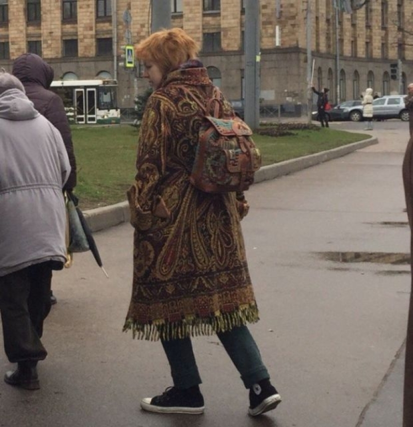 Intelligent madness, or the Strange fashion of the St. Petersburg streets