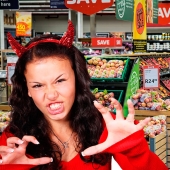 Is the buyer always right? 4 types of obnoxious Store Visitors Is the buyer always right? 4 types of obnoxious Store Visitors