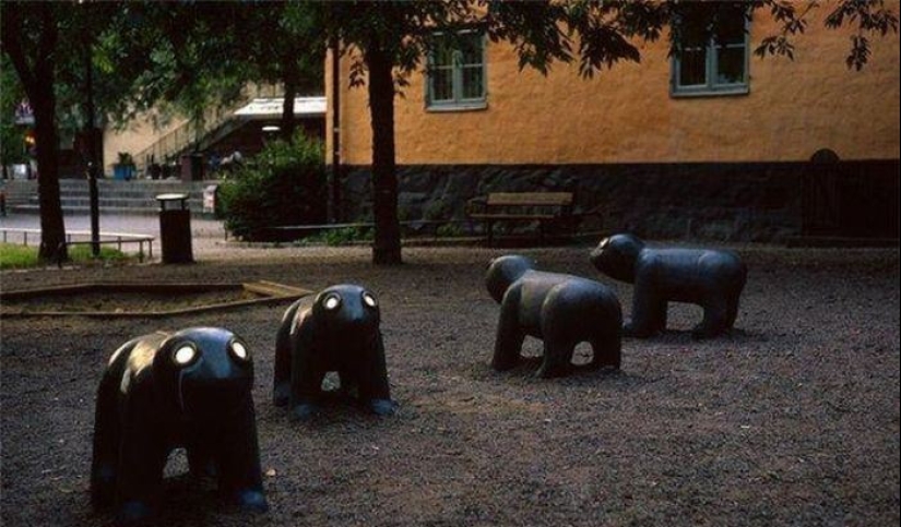 It is not the Internet that is ruining our children, but playgrounds in the courtyards It is not the Internet that is ruining our children, but playgrounds in the courtyards