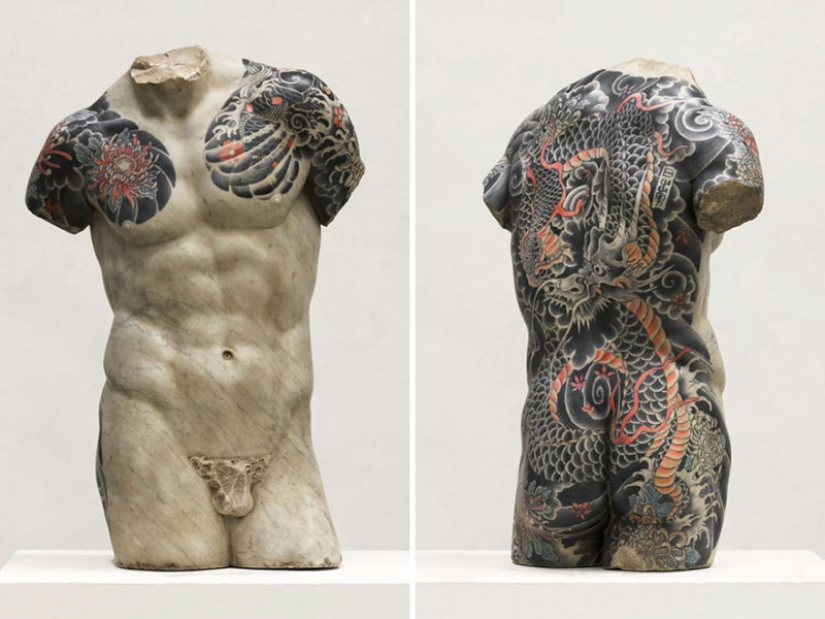 Italian artist stuffs classic sculptures with tattoos Italian artist stuffs classic sculptures with tattoos