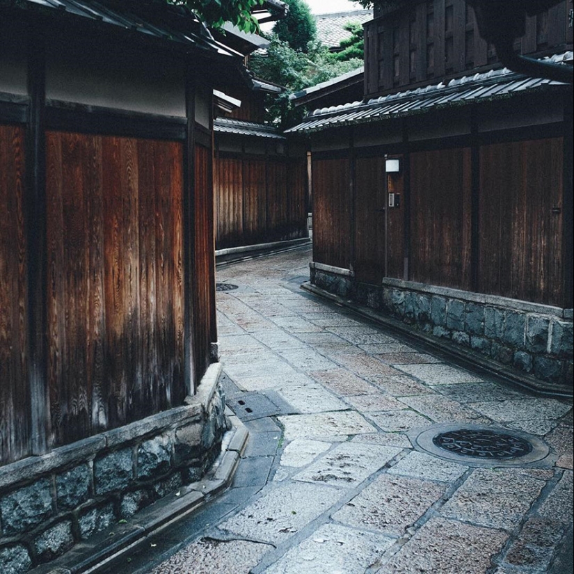 Japanese flavor in Takashi Yasui's street photos