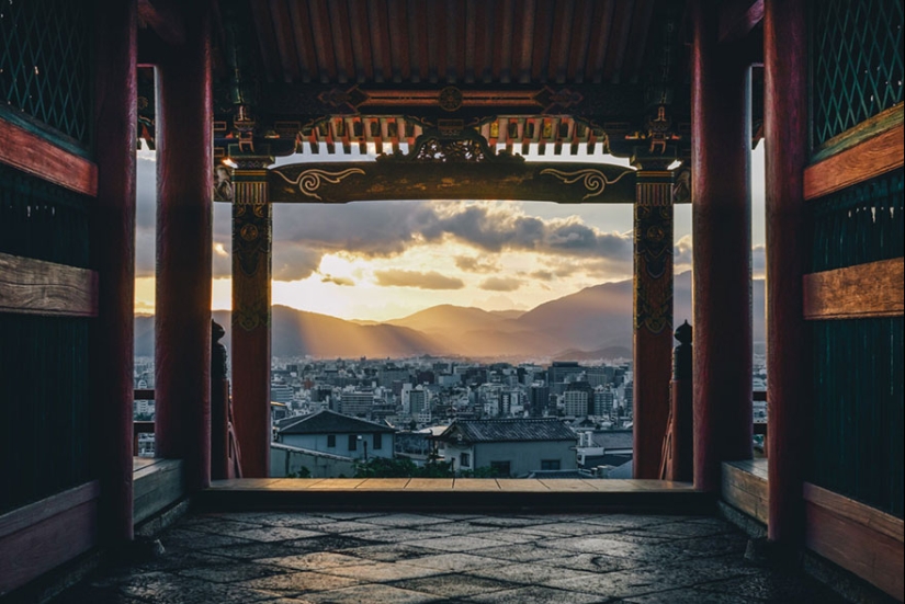Japanese flavor in Takashi Yasui's street photos