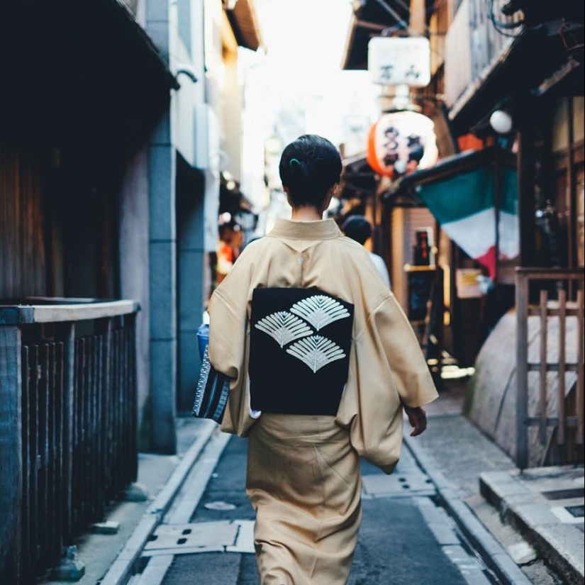 Japanese flavor in Takashi Yasui's street photos