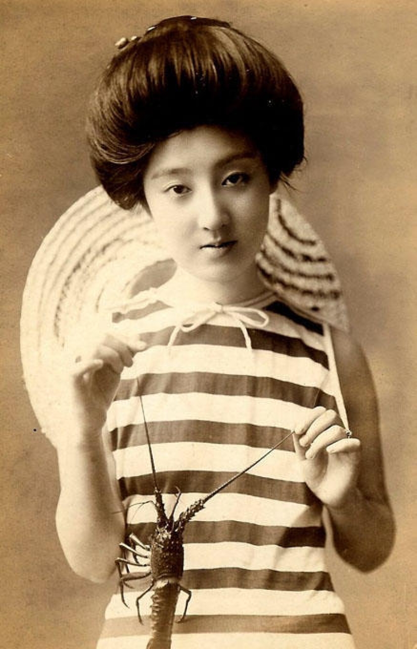 Japanese pin-up postcards with geisha in swimsuits Japanese pin-up postcards with geisha in swimsuits