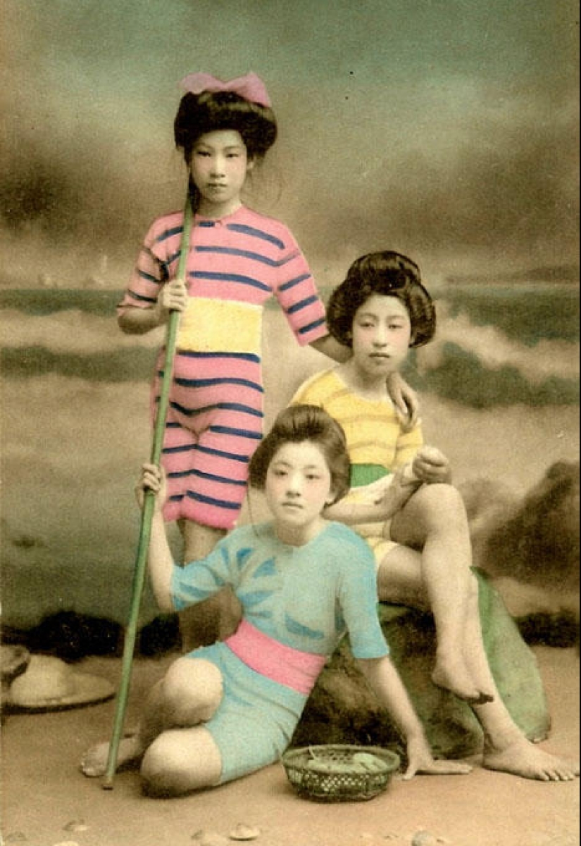 Japanese pin-up postcards with geisha in swimsuits Japanese pin-up postcards with geisha in swimsuits