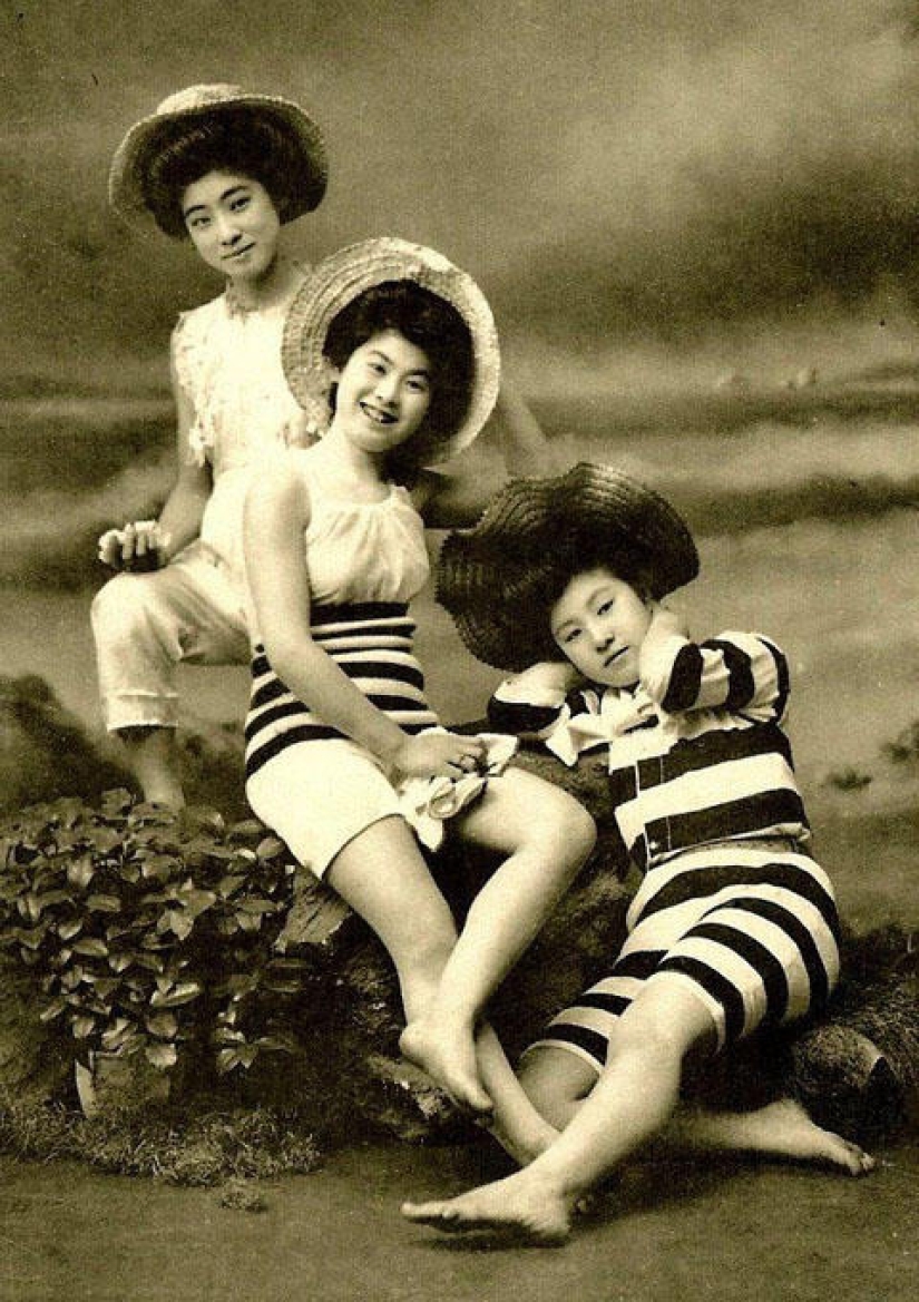 Japanese pin-up postcards with geisha in swimsuits Japanese pin-up postcards with geisha in swimsuits