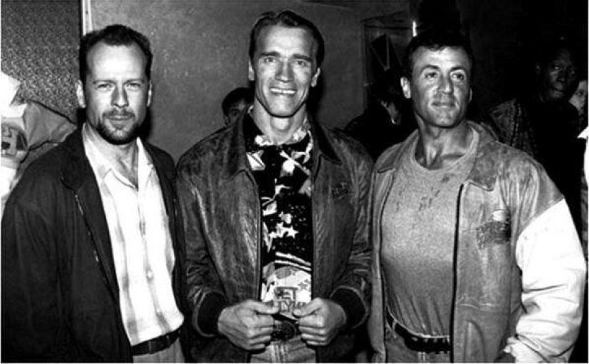 Jim Morrison predskazyvat future, Taylor teaches Smoking Bowie and another 20 stunning historical pictures