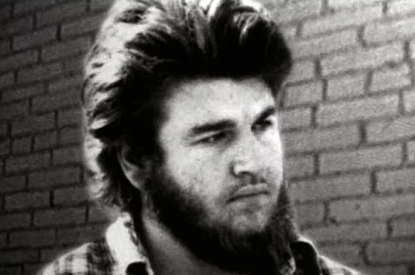 John Jubert is a serial maniac, because of whose torment the electric chair was canceled