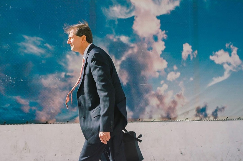 Jonathan Haibi-photographer who has the whole world posing for a picture Jonathan Haibi-photographer who has the whole world posing for a picture