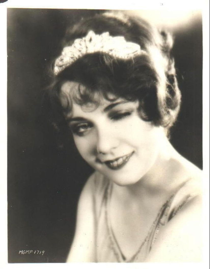 Juguetón, astuto y alegre: 20 celebridades vintage que guiñan un ojo a la cámara Juguetón, astuto y alegre: 20 celebridades vintage que guiñan un ojo a la cámara