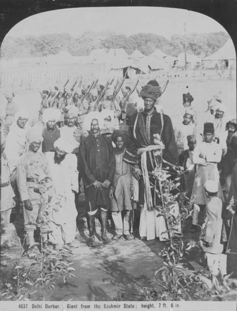 Kashmiri Giants: what did the maharaja's huge guards look like