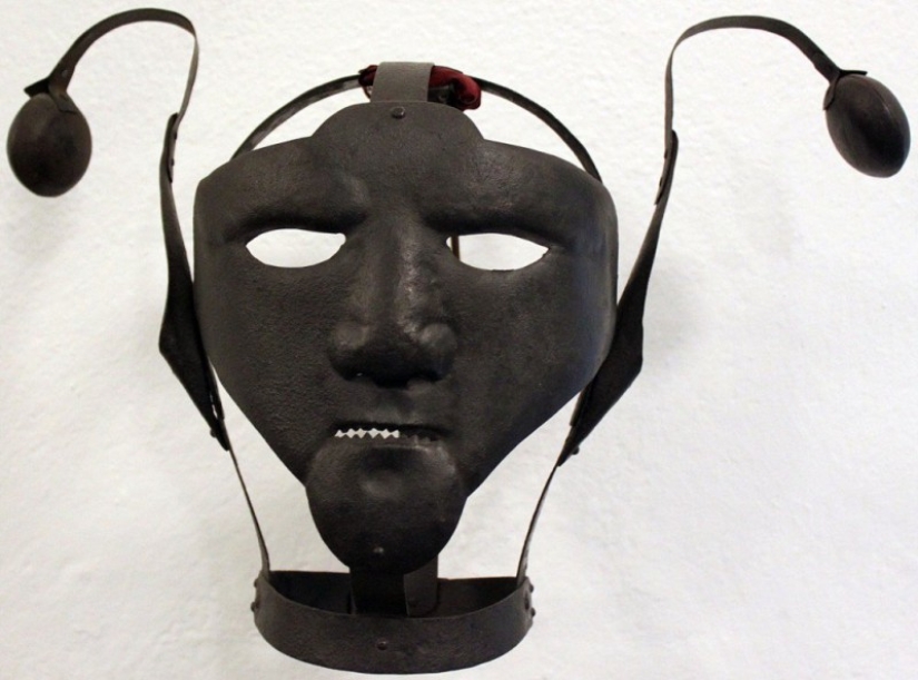 Keep your mouth shut: the iron mask used to punish gossip in the Middle Ages