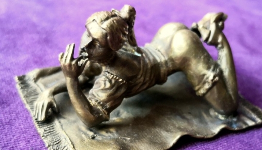 Kunstyuki — old trinkets with a secret, causing delight