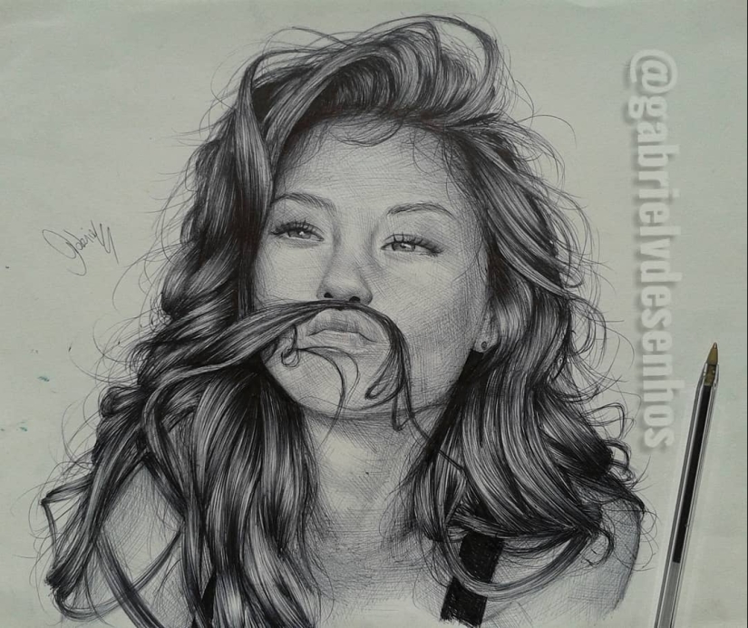 La artista brasileña crea increíblemente realista y emocional de los retratos en lápiz