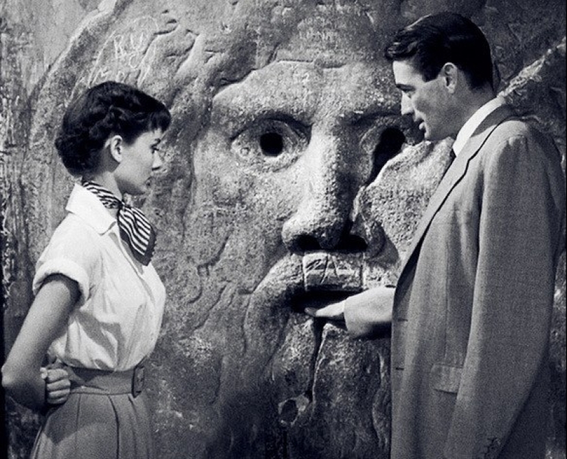 "La Boca de la Verdad", o cómo en la antigüedad denunciaban a las esposas infieles "La Boca de la Verdad", o cómo en la antigüedad denunciaban a las esposas infieles