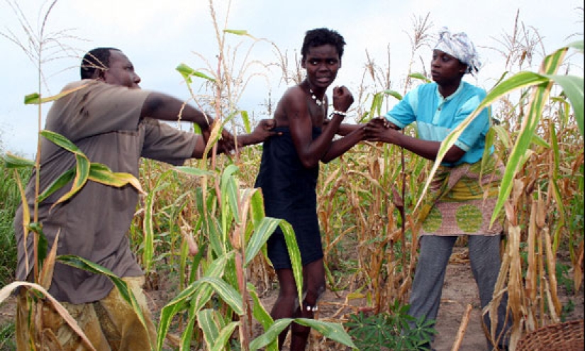 La costumbre de "trokosi": por qué las niñas son entregadas a la esclavitud sexual en África La costumbre de "trokosi": por qué las niñas son entregadas a la esclavitud sexual en África