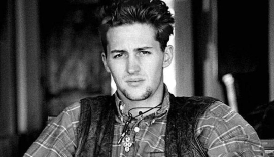 La historia de Dan Eldon, un fotógrafo que murió en el trabajo