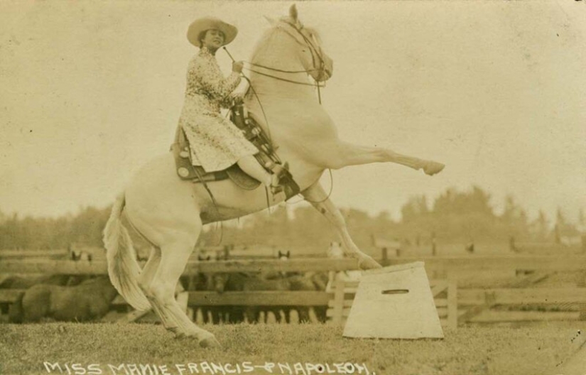 La Historia de los Primeros Vaqueros Femeninos de Texas