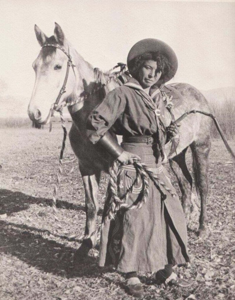 La Historia de los Primeros Vaqueros Femeninos de Texas