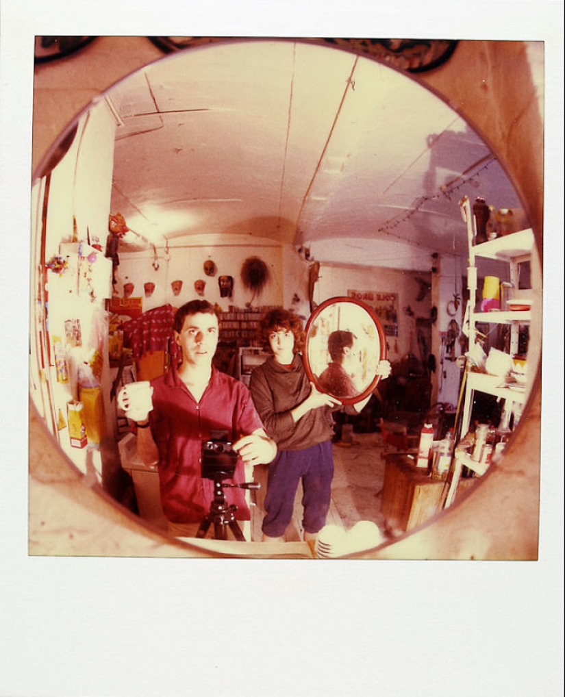 La historia de un hombre que filmó todos los días en Polaroid durante 18 años hasta que el cáncer le robó la vida La historia de un hombre que filmó todos los días en Polaroid durante 18 años hasta que el cáncer le robó la vida