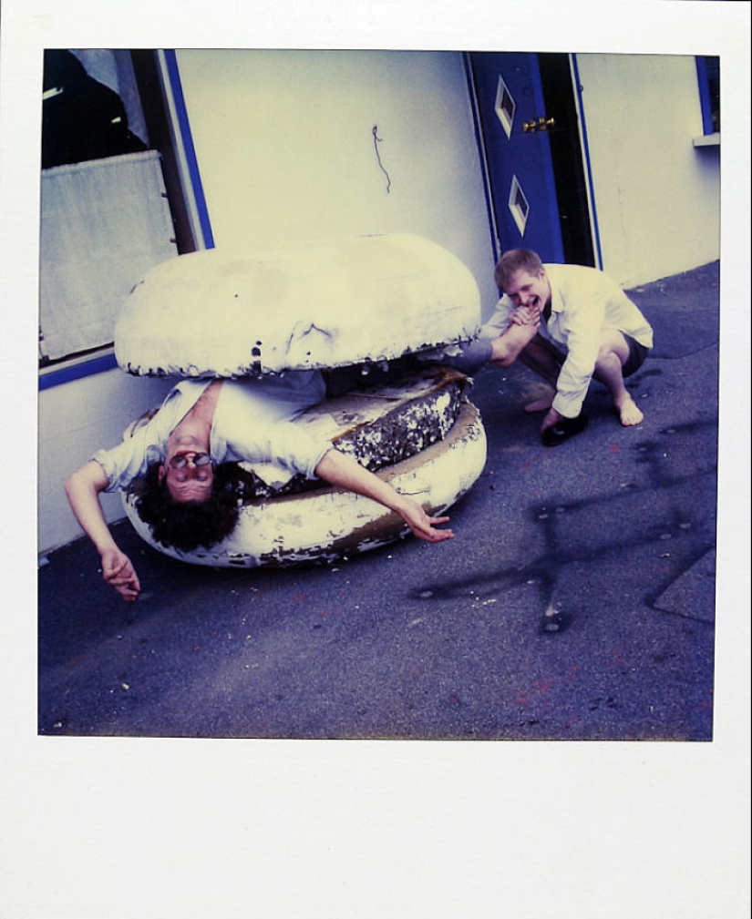 La historia de un hombre que filmó todos los días en Polaroid durante 18 años hasta que el cáncer le robó la vida La historia de un hombre que filmó todos los días en Polaroid durante 18 años hasta que el cáncer le robó la vida