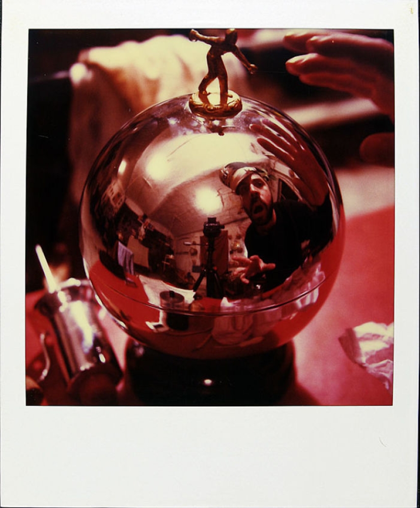 La historia de un hombre que filmó todos los días en Polaroid durante 18 años hasta que el cáncer le robó la vida La historia de un hombre que filmó todos los días en Polaroid durante 18 años hasta que el cáncer le robó la vida