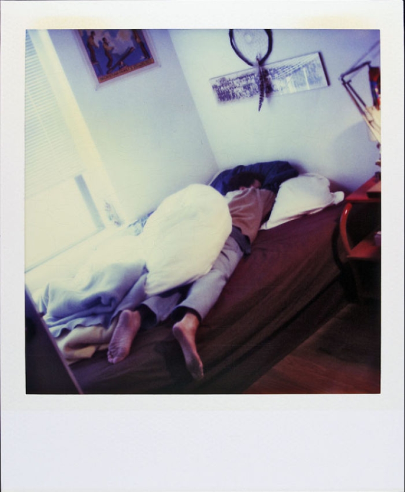 La historia de un hombre que filmó todos los días en Polaroid durante 18 años hasta que el cáncer le robó la vida La historia de un hombre que filmó todos los días en Polaroid durante 18 años hasta que el cáncer le robó la vida