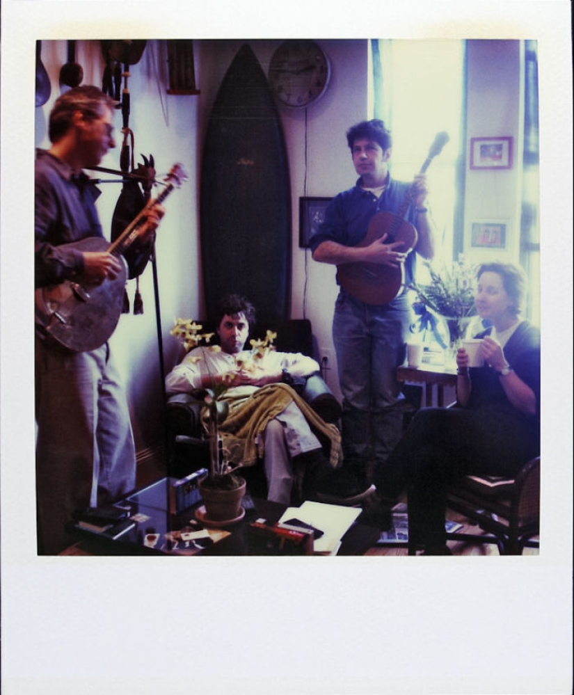 La historia de un hombre que filmó todos los días en Polaroid durante 18 años hasta que el cáncer le robó la vida La historia de un hombre que filmó todos los días en Polaroid durante 18 años hasta que el cáncer le robó la vida