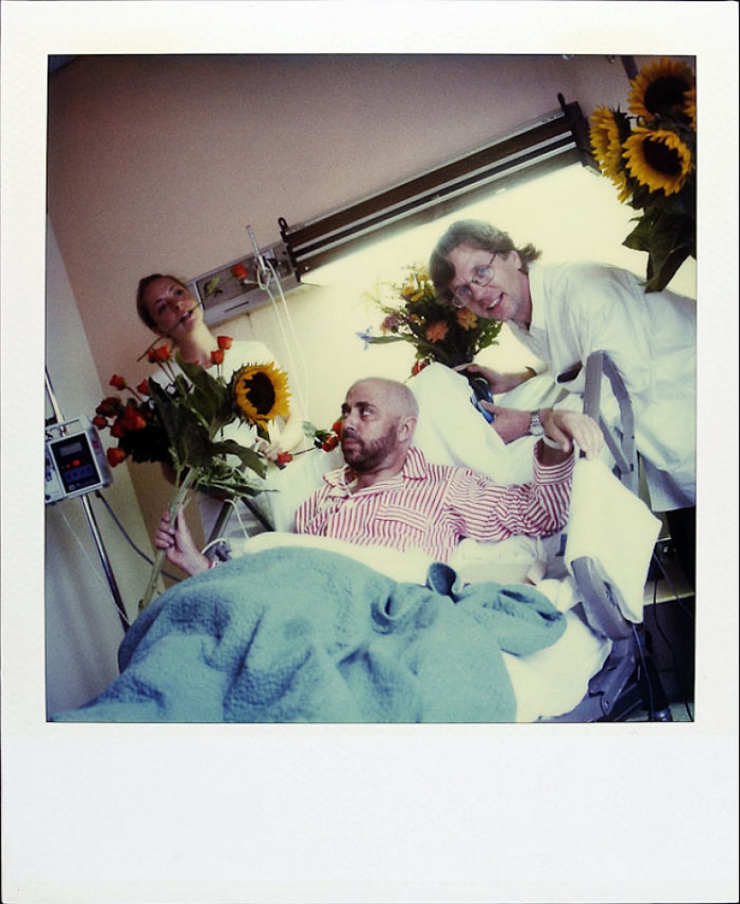 La historia de un hombre que filmó todos los días en Polaroid durante 18 años hasta que el cáncer le robó la vida La historia de un hombre que filmó todos los días en Polaroid durante 18 años hasta que el cáncer le robó la vida