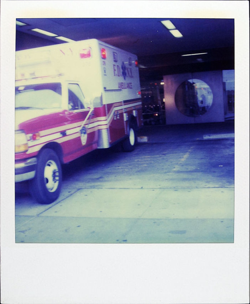 La historia de un hombre que filmó todos los días en Polaroid durante 18 años hasta que el cáncer le robó la vida La historia de un hombre que filmó todos los días en Polaroid durante 18 años hasta que el cáncer le robó la vida