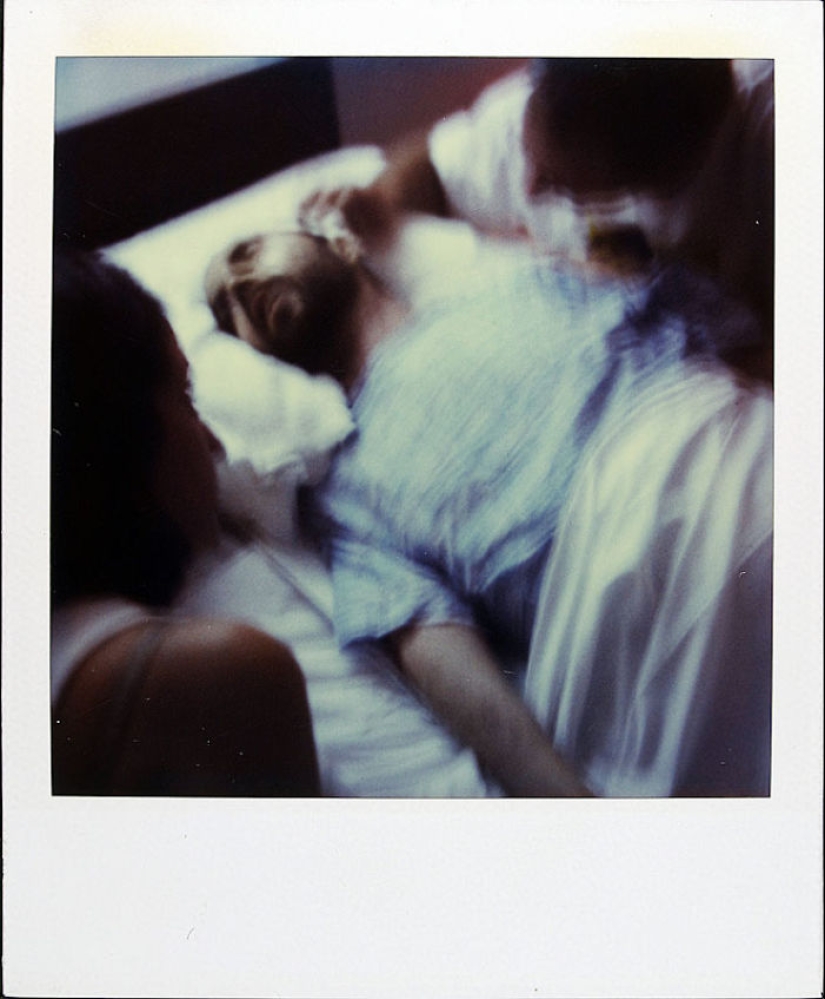 La historia de un hombre que filmó todos los días en Polaroid durante 18 años hasta que el cáncer le robó la vida La historia de un hombre que filmó todos los días en Polaroid durante 18 años hasta que el cáncer le robó la vida