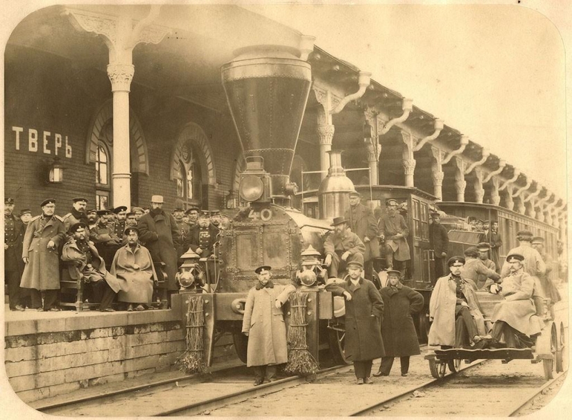 La historia del ferrocarril de Octubre: el primero en Rusia.