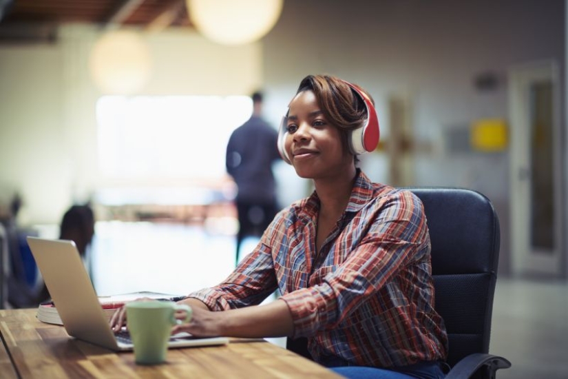 La mejor música para el trabajo según los científicos: sonidos de la naturaleza, violín y LJ