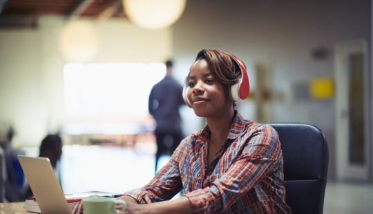 La mejor música para el trabajo según los científicos: sonidos de la naturaleza, violín y LJ