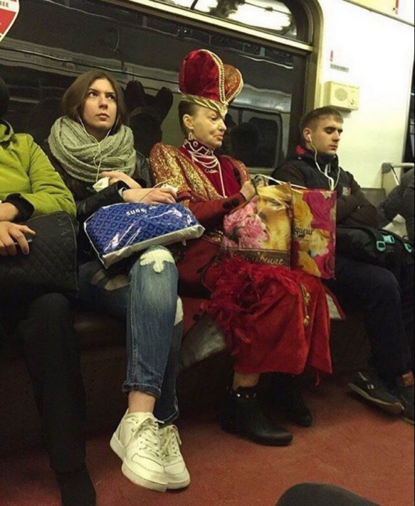 La moda de la gente: el más brillante de los pasajeros en el metro