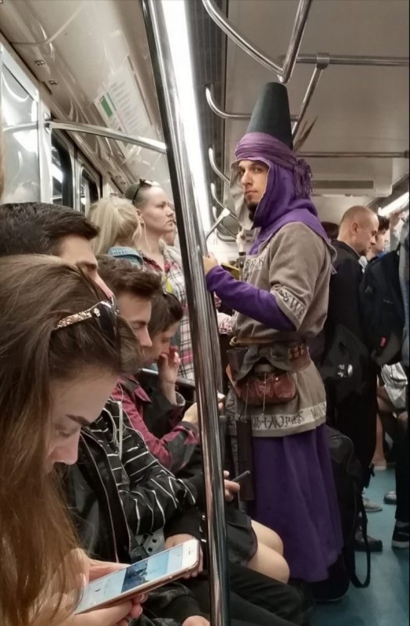 La moda de la gente: el más brillante de los pasajeros en el metro