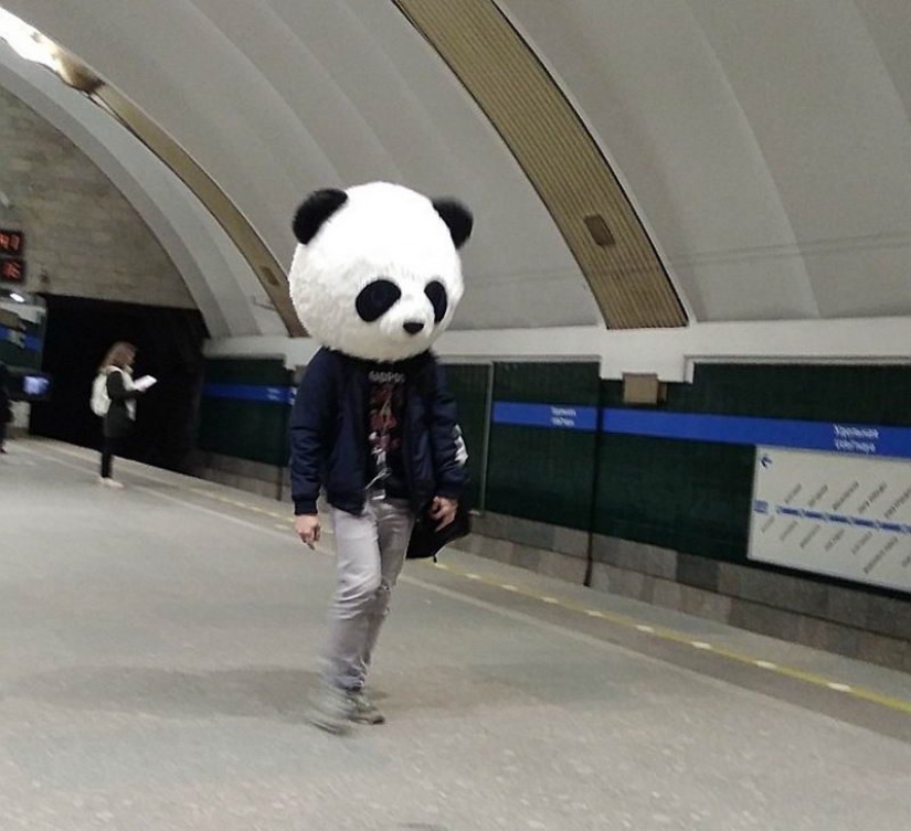 La moda de la gente: el más brillante de los pasajeros en el metro