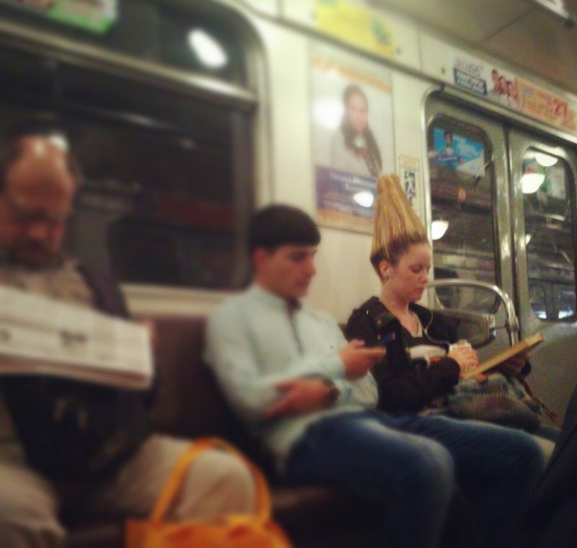 La moda de la gente: el más brillante de los pasajeros en el metro