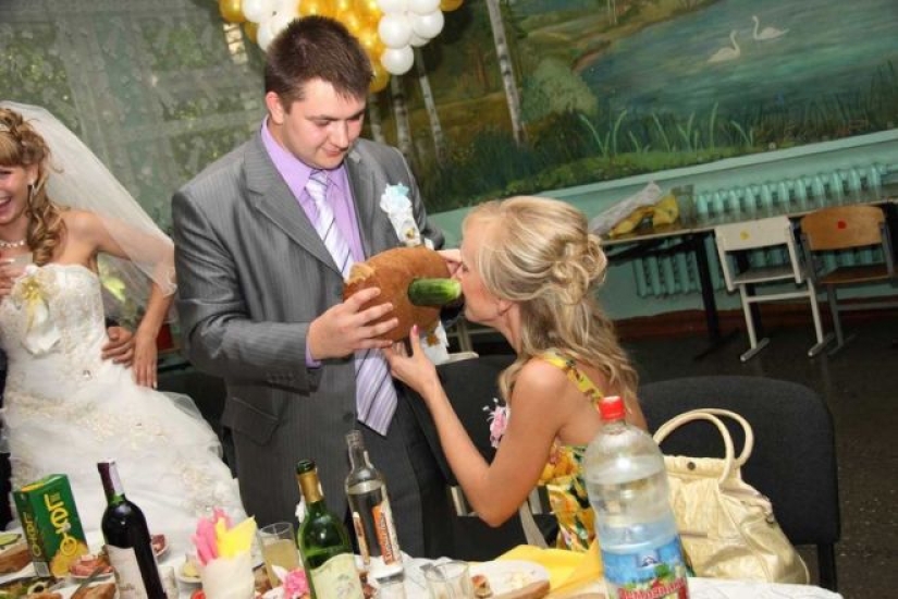 La más extraña de las competiciones en la boda: 25 fotos que todos avergonzado