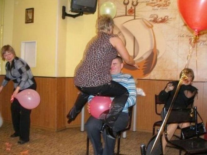 La más extraña de las competiciones en la boda: 25 fotos que todos avergonzado
