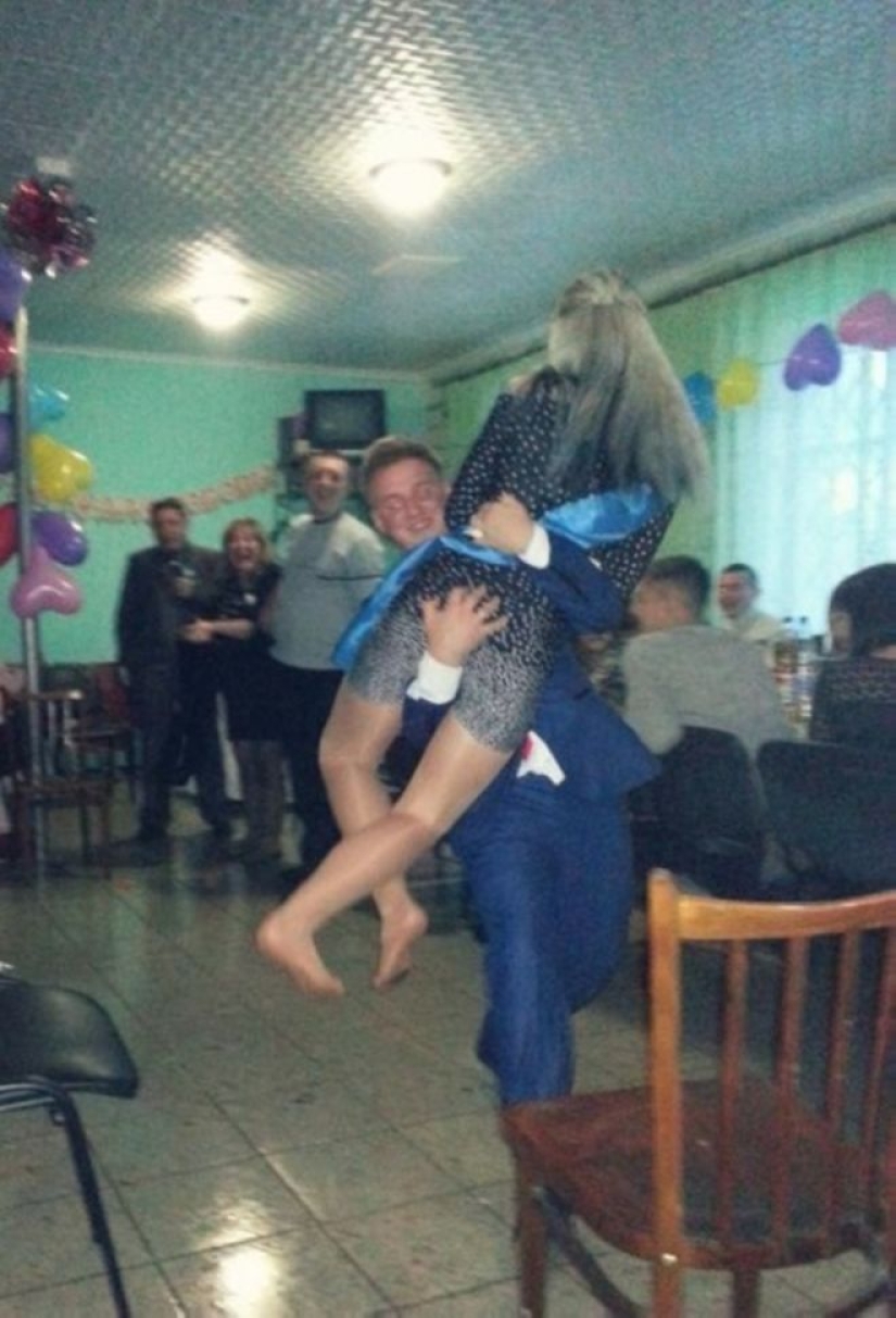 La más extraña de las competiciones en la boda: 25 fotos que todos avergonzado