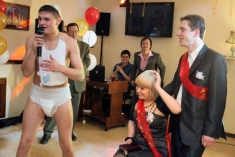 La más extraña de las competiciones en la boda: 25 fotos que todos avergonzado