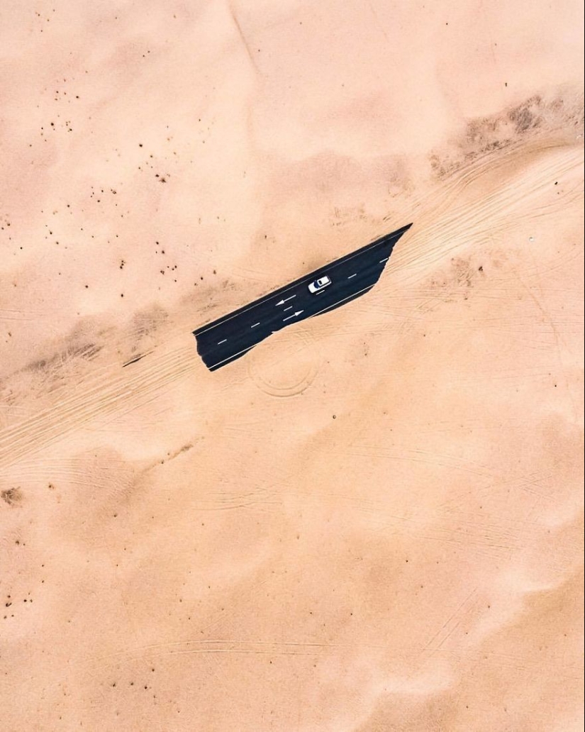 La naturaleza frente a la gente: el fotógrafo filmado desde el avión no tripulado, como el desierto devora a Dubai y Abu Dhabi