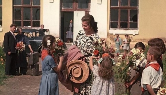 La revista "Ogonek": ilustraciones de la vida Soviética La revista "Ogonek": ilustraciones de la vida Soviética